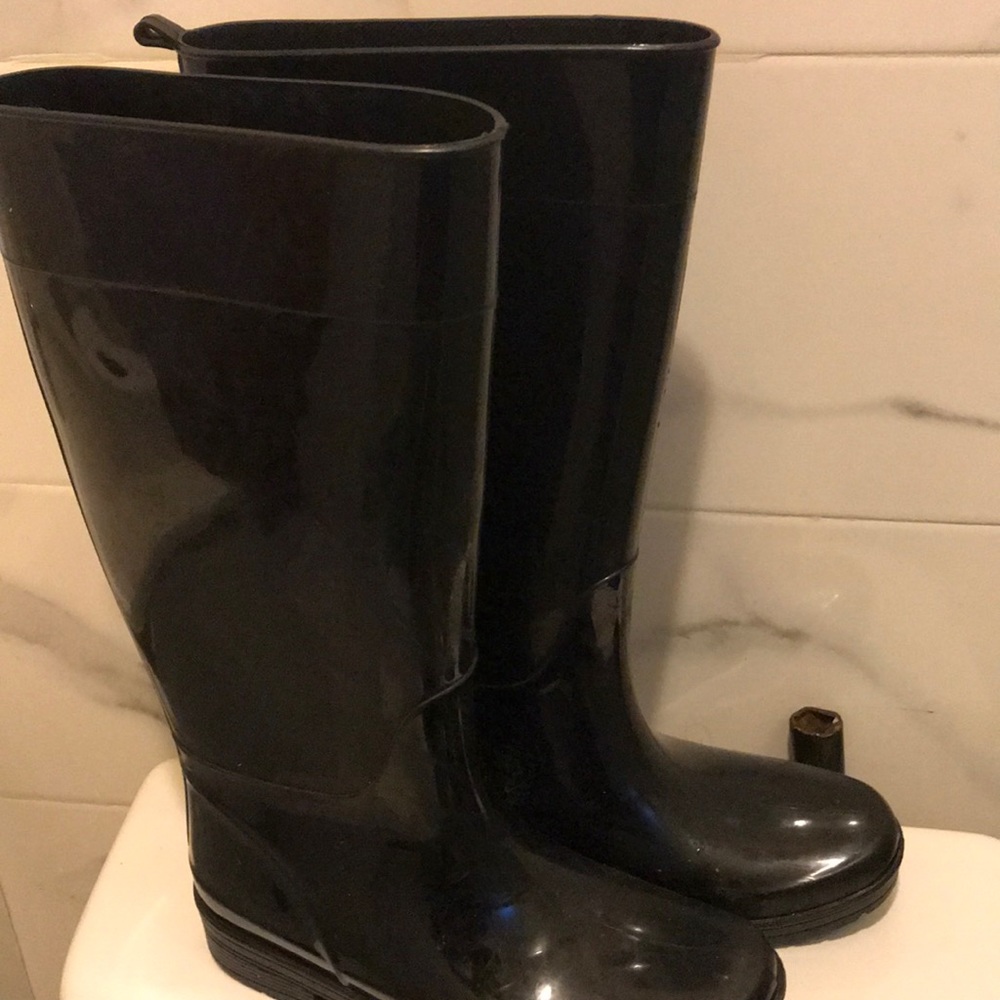 All black rain boots